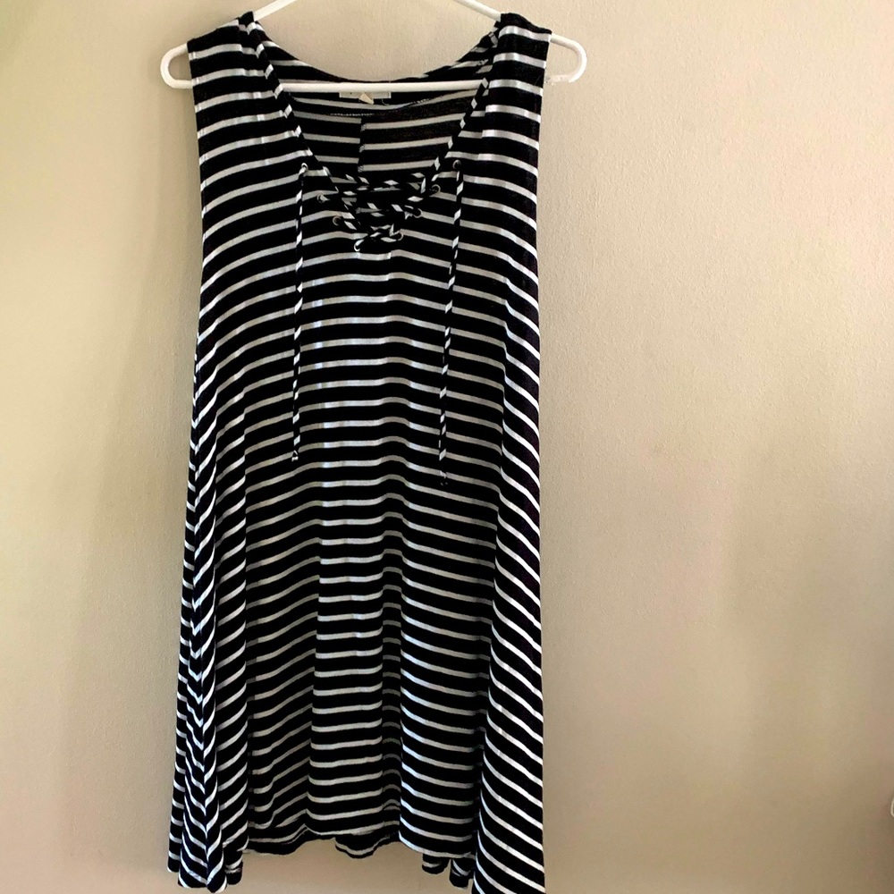 L.A. Hearts: Black & White V-Neck Sleeveless Dress